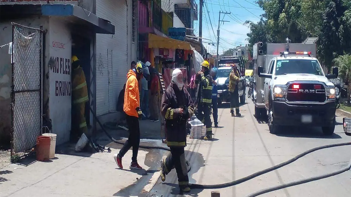 Incendio en taller de soldadura en Xalapa